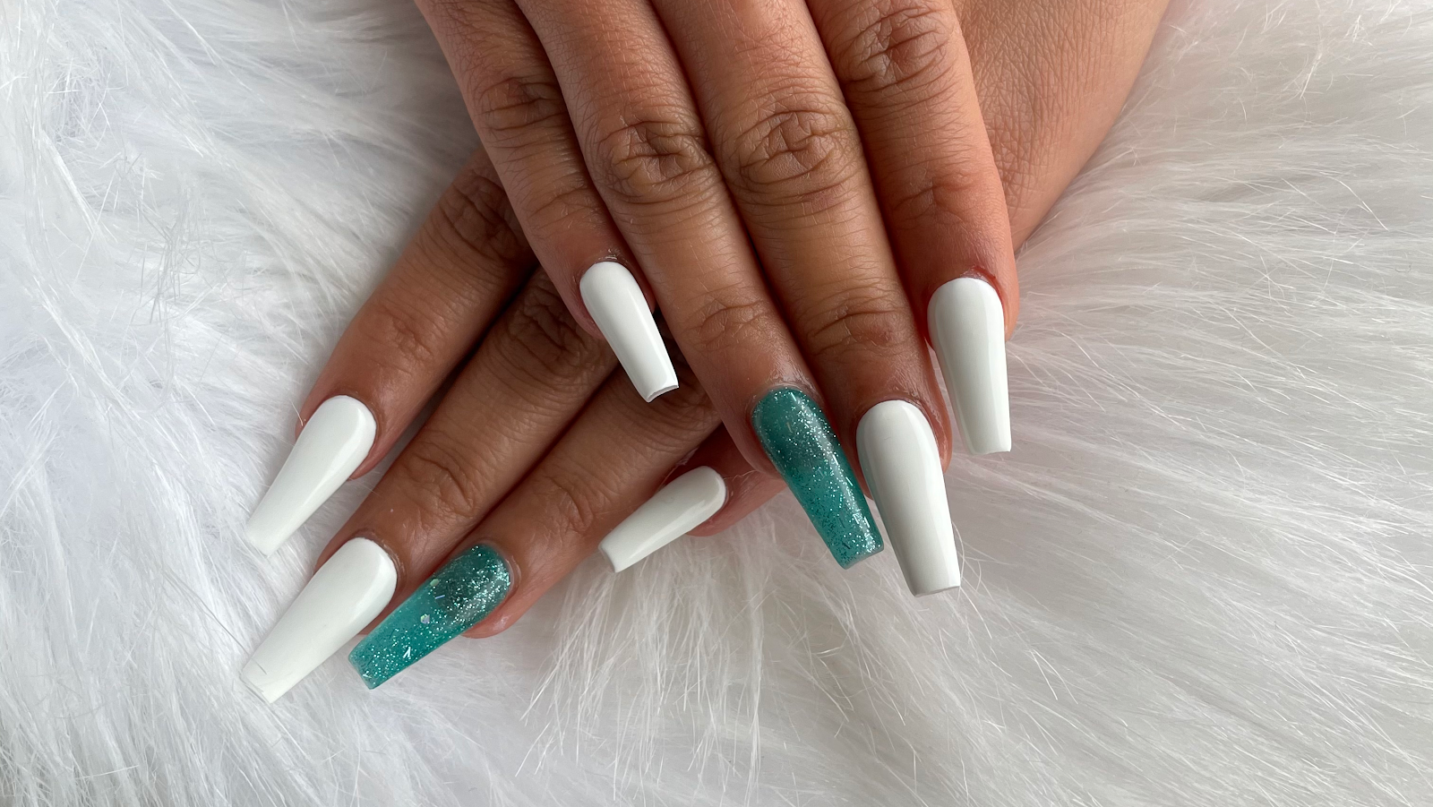 Simply Divine Nail Spa logo